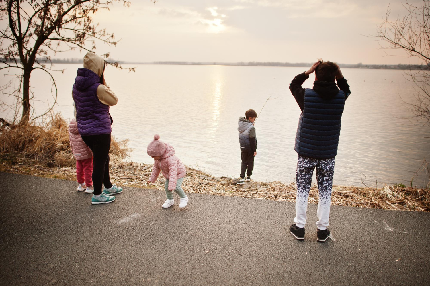 Everyday life in motion, walking, family